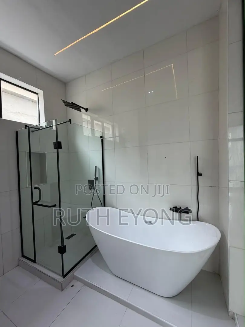 5bdrm Duplex in Ikota for sale