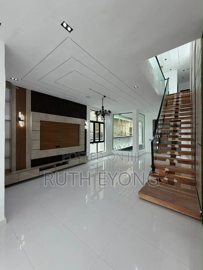 5bdrm Duplex in Ikota for sale
