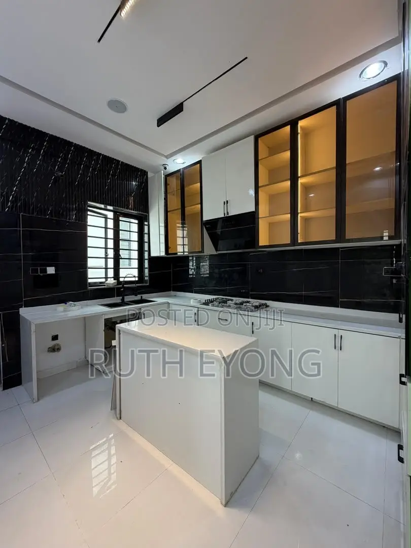 5bdrm Duplex in Orchid, Lekki Phase 1 for sale