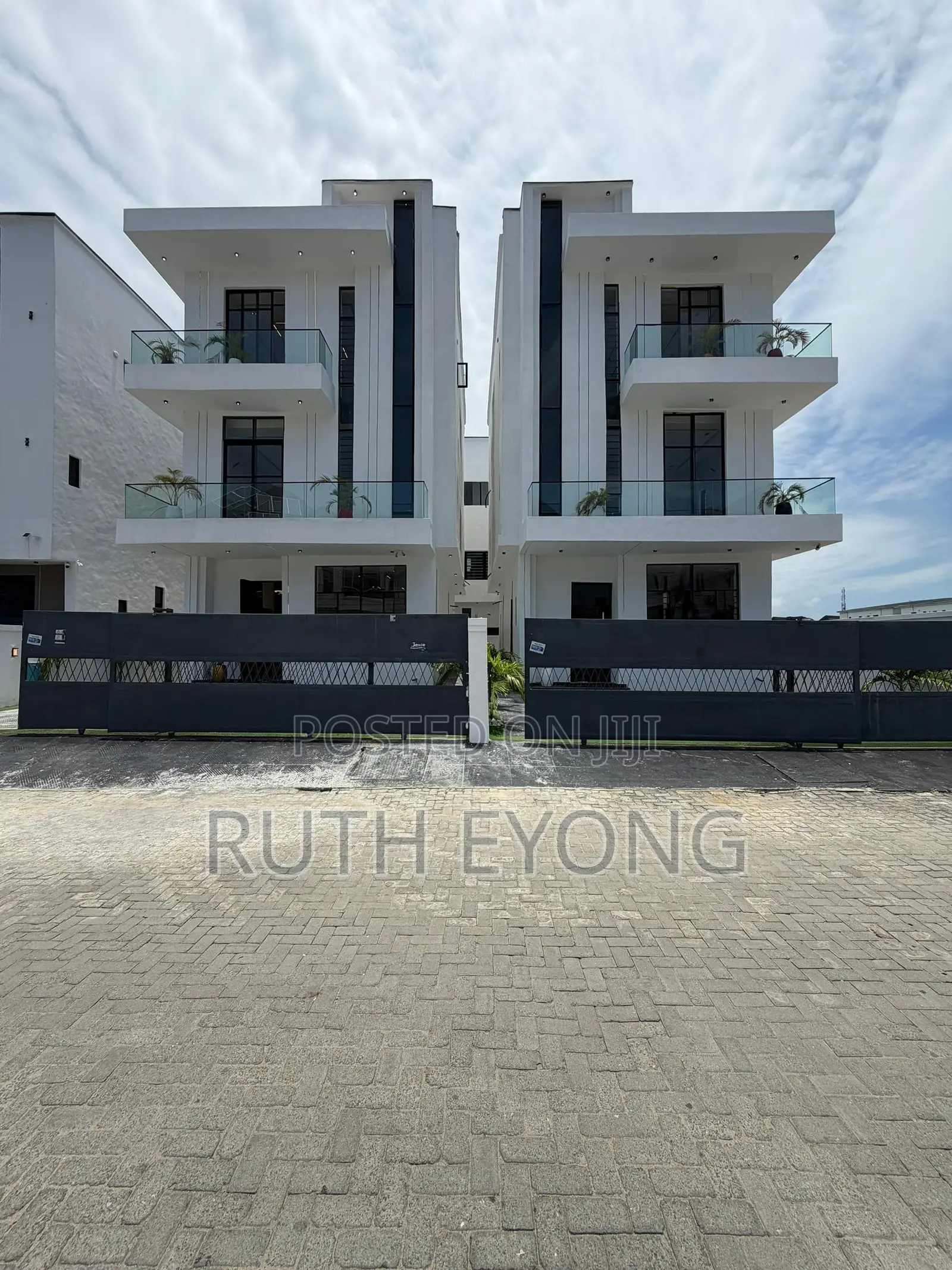 5bdrm Duplex in Orchid, Lekki Phase 1 for sale