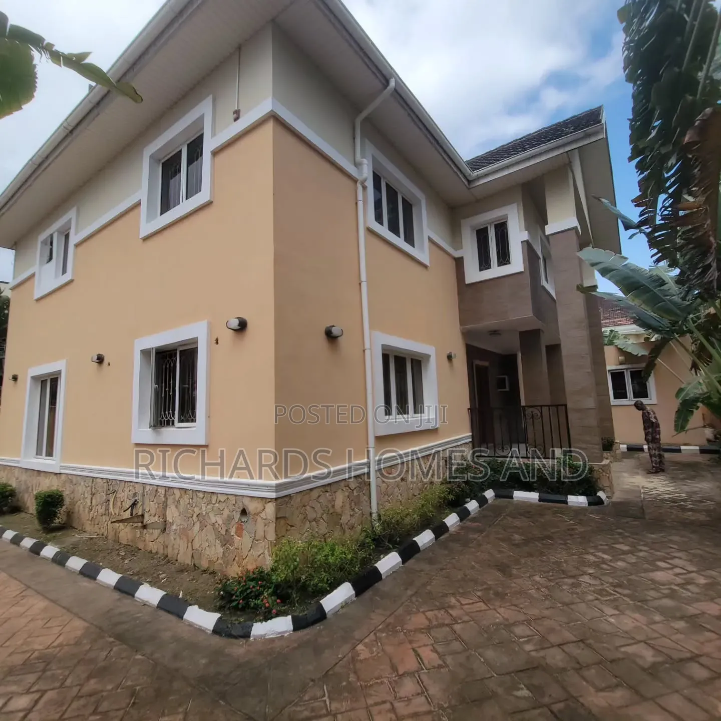 5bdrm Duplex in Banana Island for rent