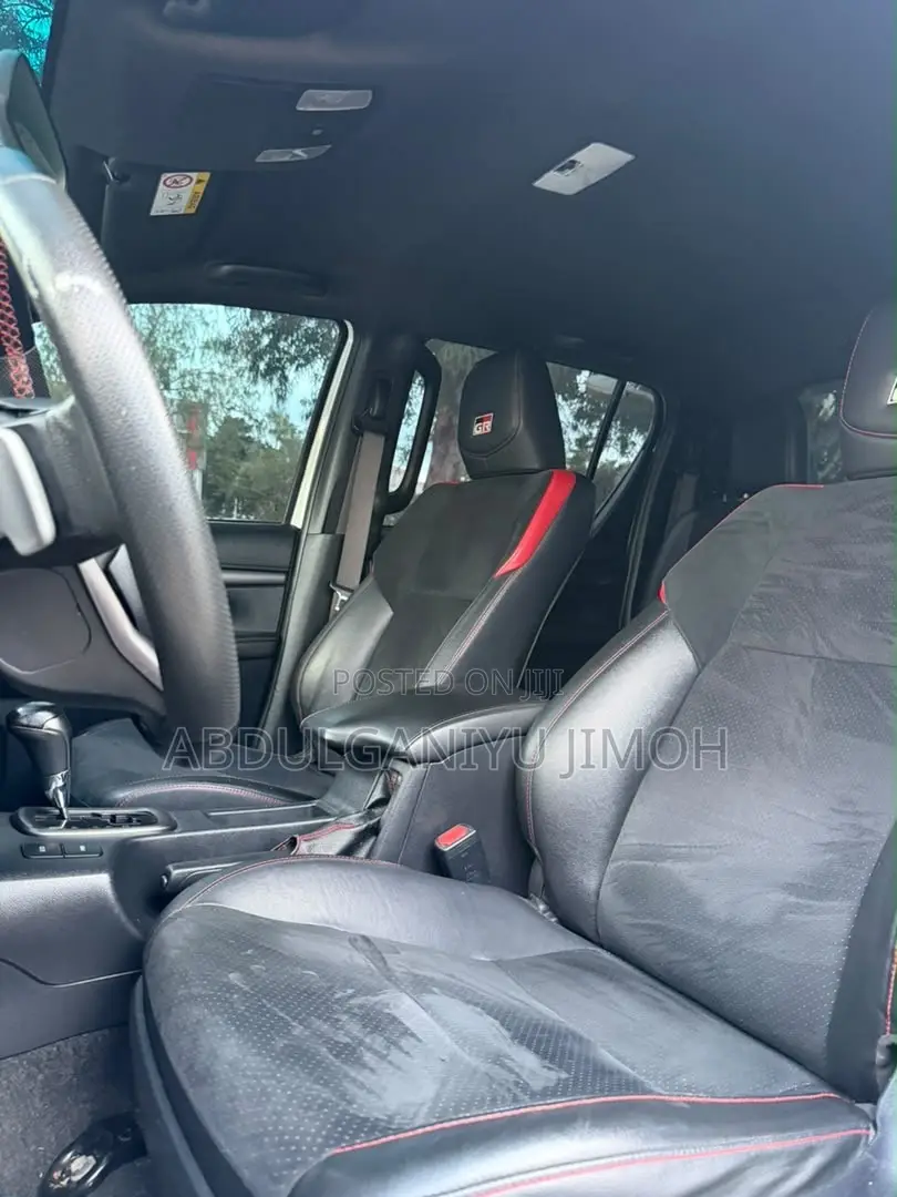 Toyota Hilux 2022 White