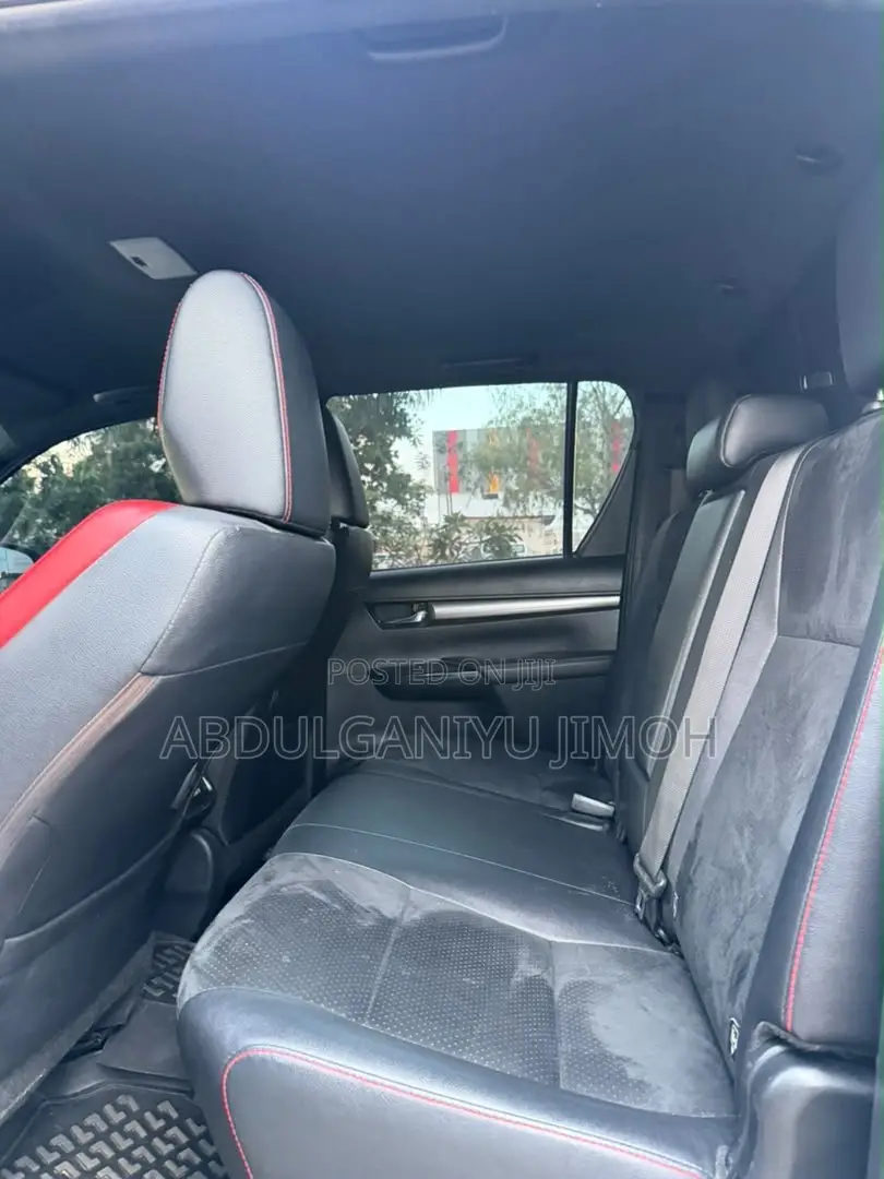 Toyota Hilux 2022 White
