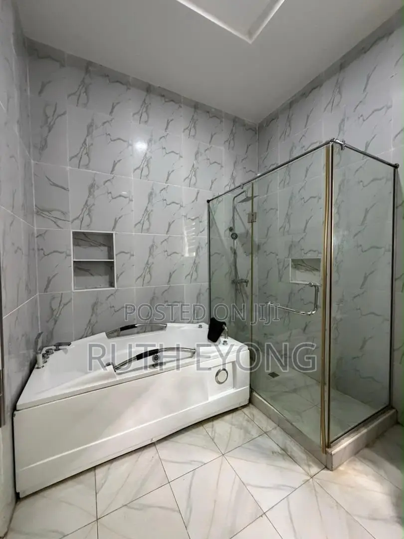 4bdrm Duplex in Vgc Harris Drive for sale