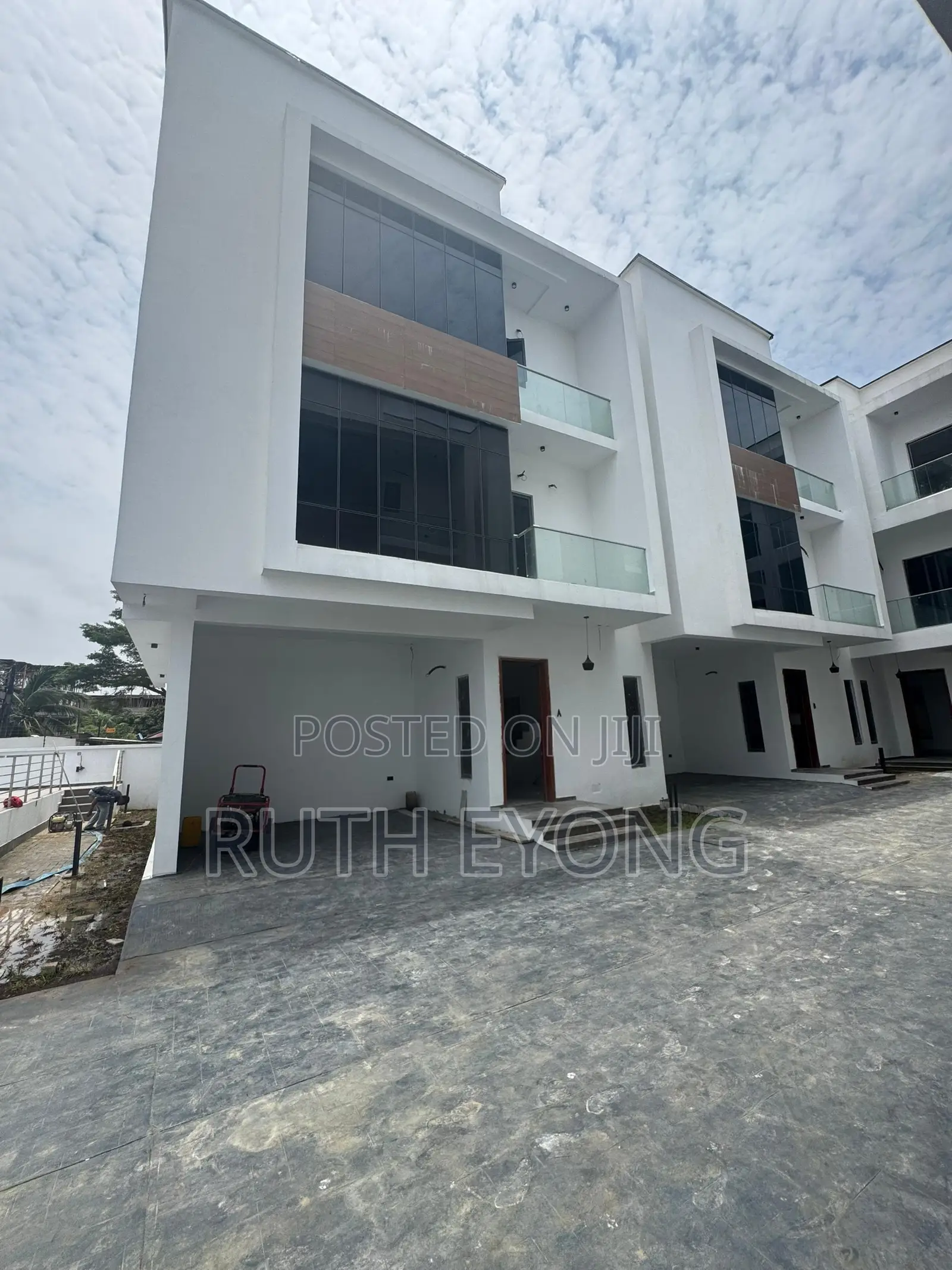 4bdrm Townhouse/Terrace in Lekki Phase 1 Lagos for sale