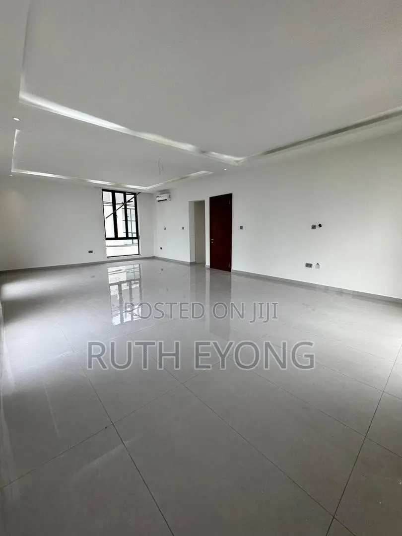 5bdrm Duplex in Banana Island for sale