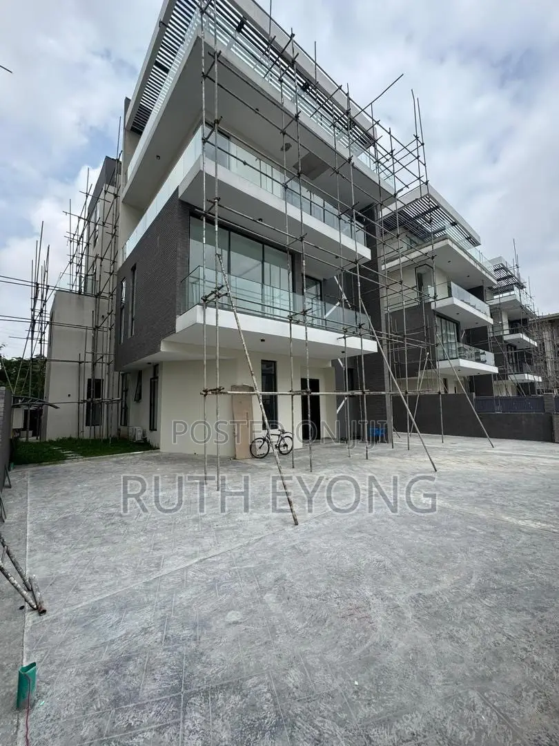 5bdrm Duplex in Banana Island for sale
