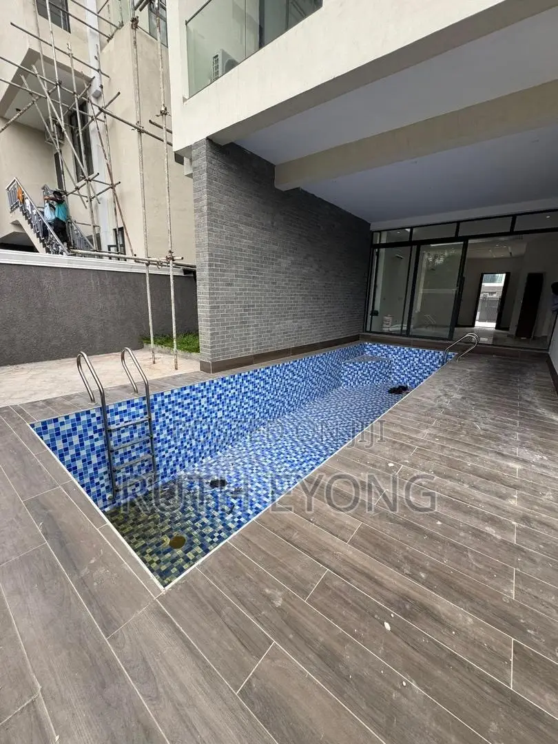 5bdrm Duplex in Banana Island for sale