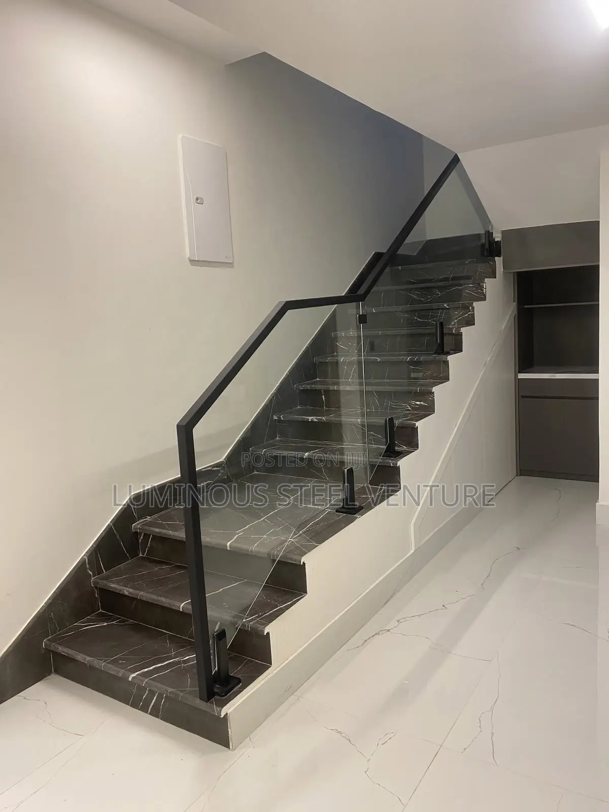 Tempered Glass for a Staircase Creates a Stunning, Modern Look That