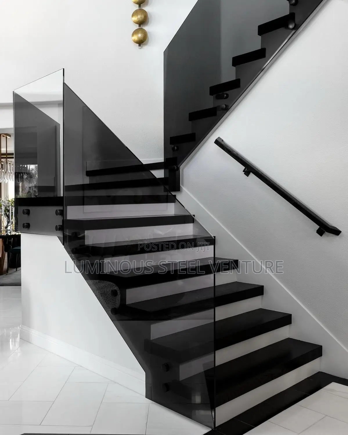 Tempered Glass for a Staircase Creates a Stunning, Modern Look That