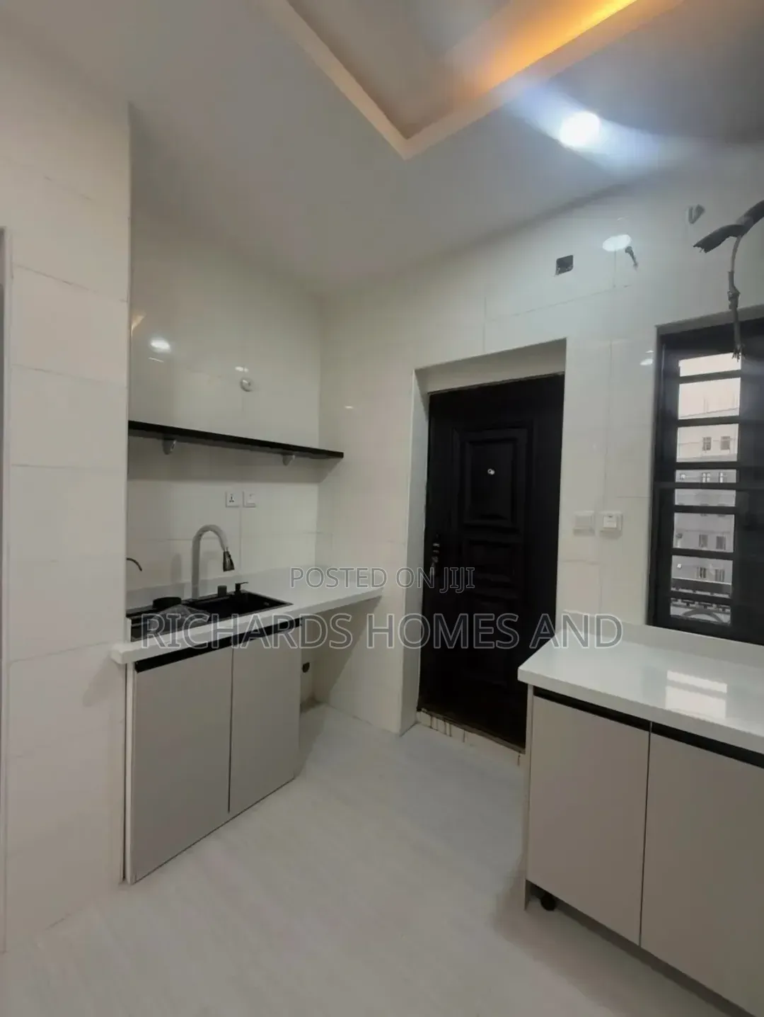 2bdrm Apartment in Lekki Phase 1 for rent