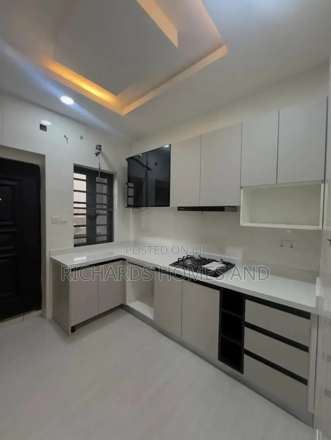 2bdrm Apartment in Lekki Phase 1 for rent