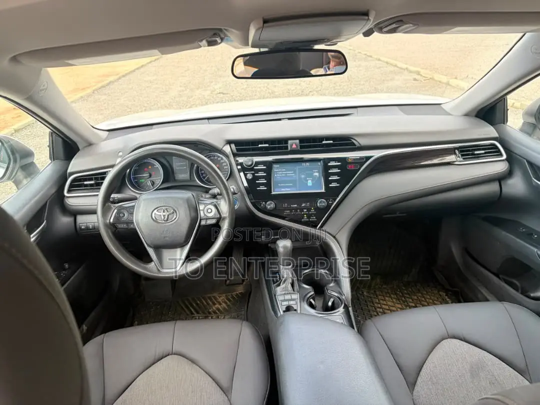 Toyota Camry 2018 White
