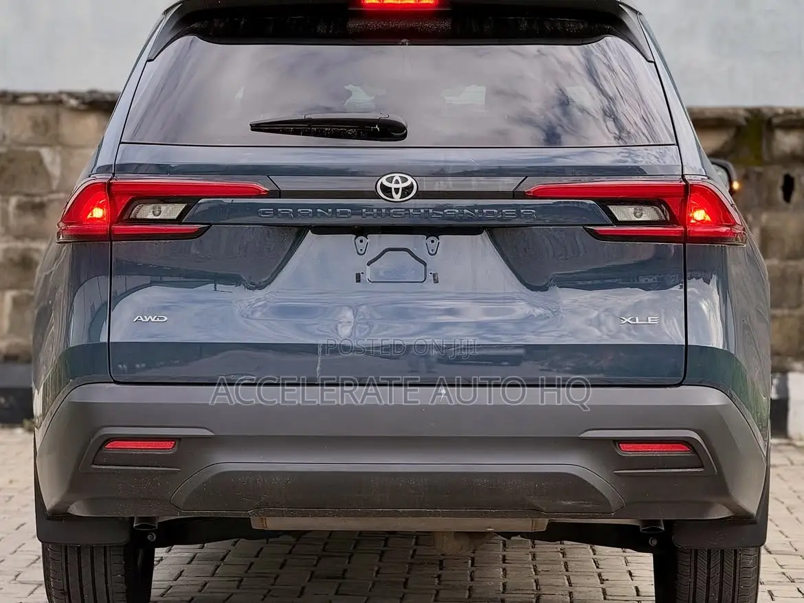 Toyota Grand Highlander XLE AWD 2024 Blue