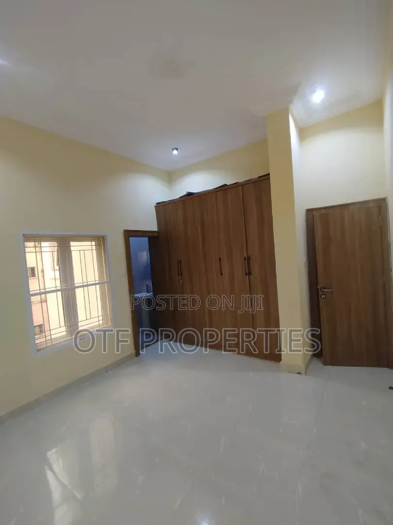 3bdrm Block of Flats in Jahi for rent