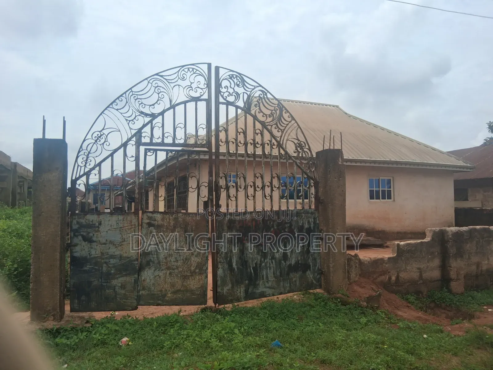 2bdrm Apartment in Daylight Property, Benin City for sale
