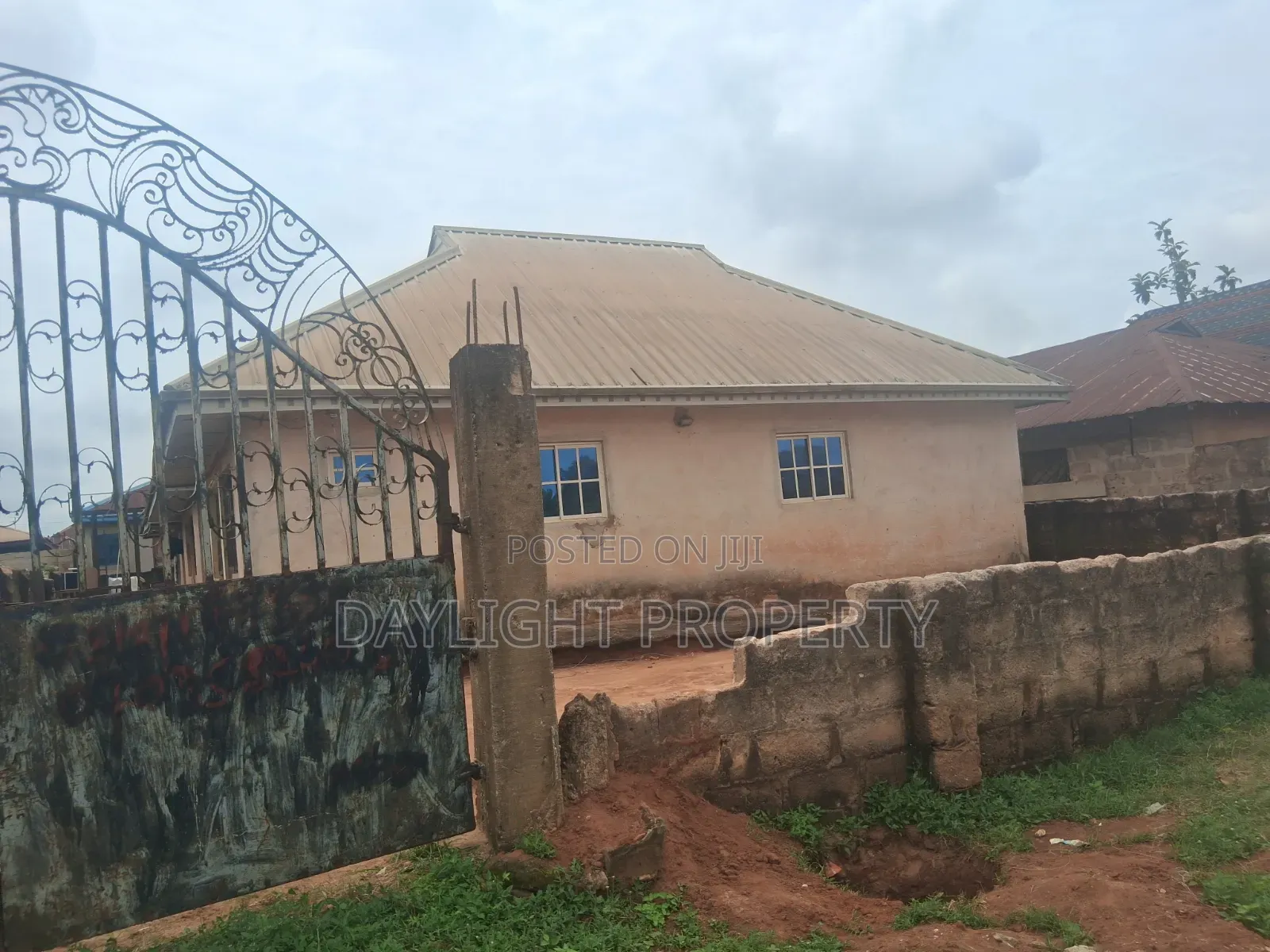 2bdrm Apartment in Daylight Property, Benin City for sale