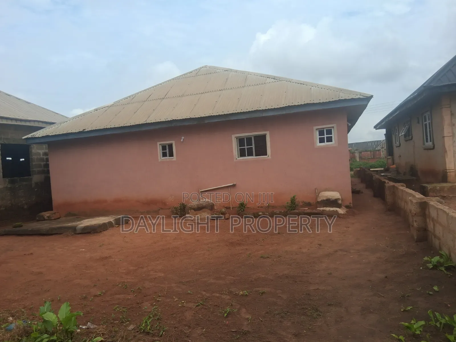4bdrm Bungalow in Daylight Property, Benin City for sale