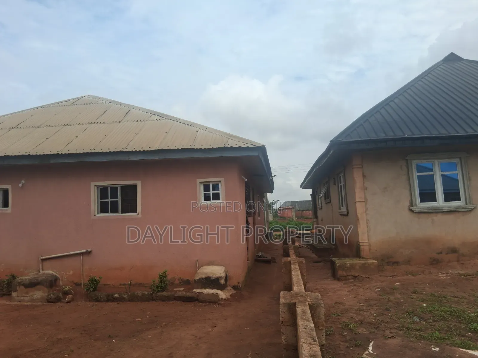 4bdrm Bungalow in Daylight Property, Benin City for sale