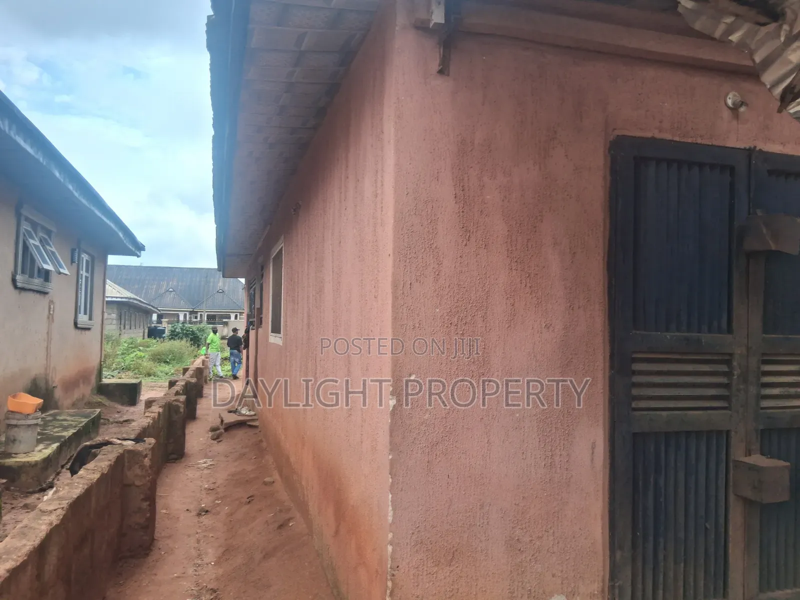 4bdrm Bungalow in Daylight Property, Benin City for sale