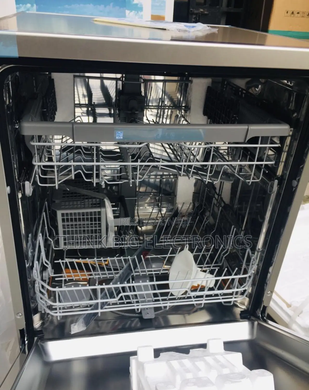LG QuadWash Free-Standing Dishwasher - Platinum Silver