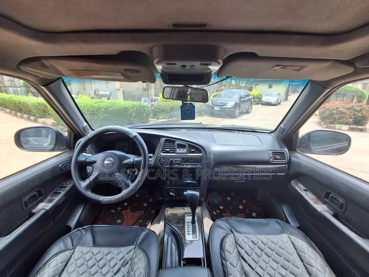 Nissan Pathfinder LE Platinum 4x4 2004 Black