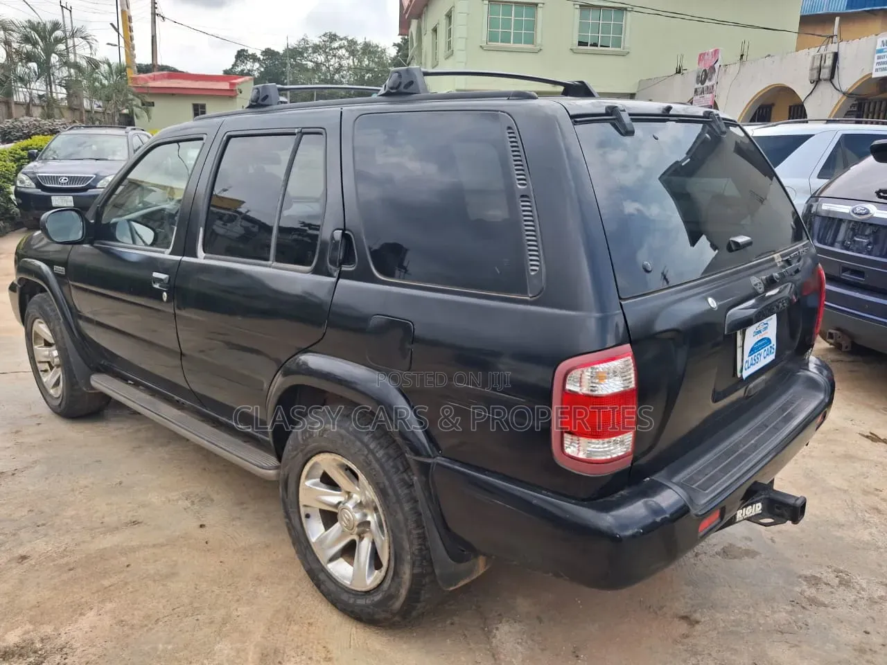 Nissan Pathfinder LE Platinum 4x4 2004 Black