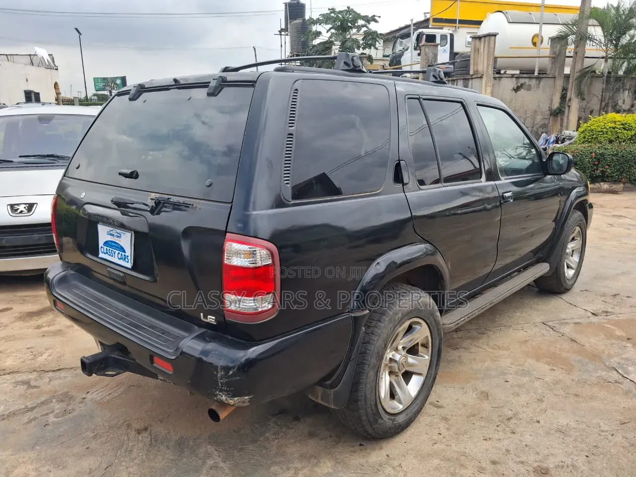 Nissan Pathfinder LE Platinum 4x4 2004 Black
