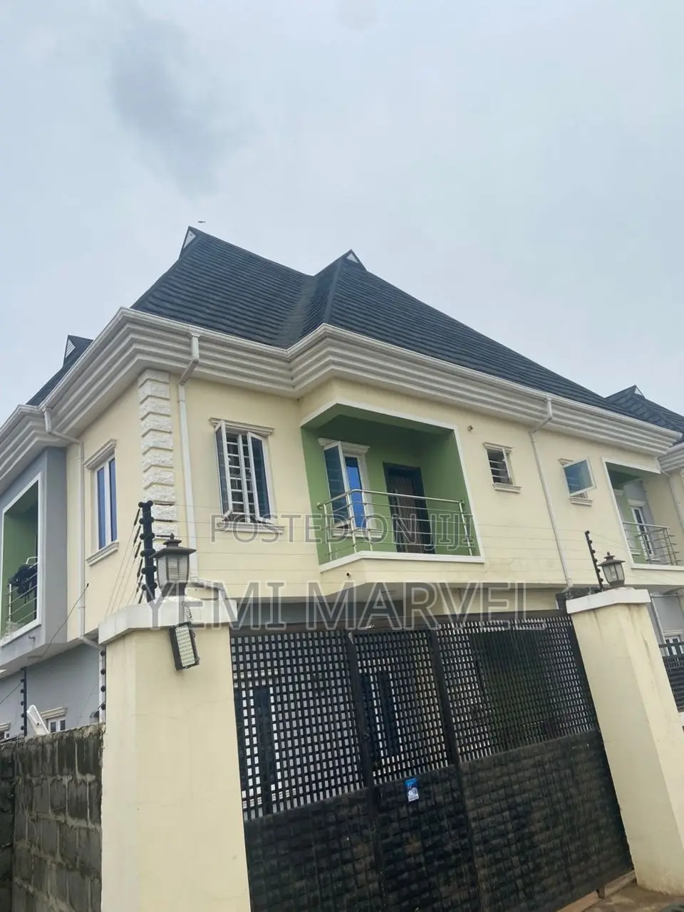 8bdrm Block of Flats in Akoto Estate, Elebu, for sale