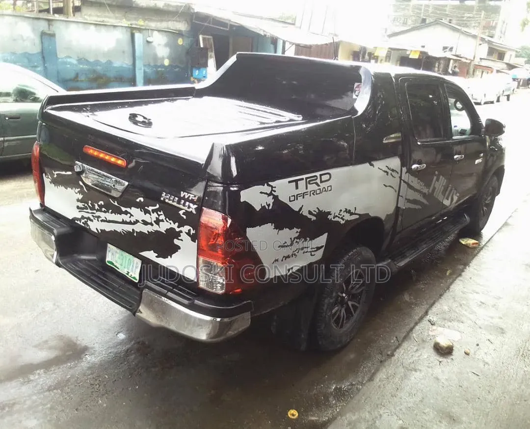 Toyota Hilux 2018 Black