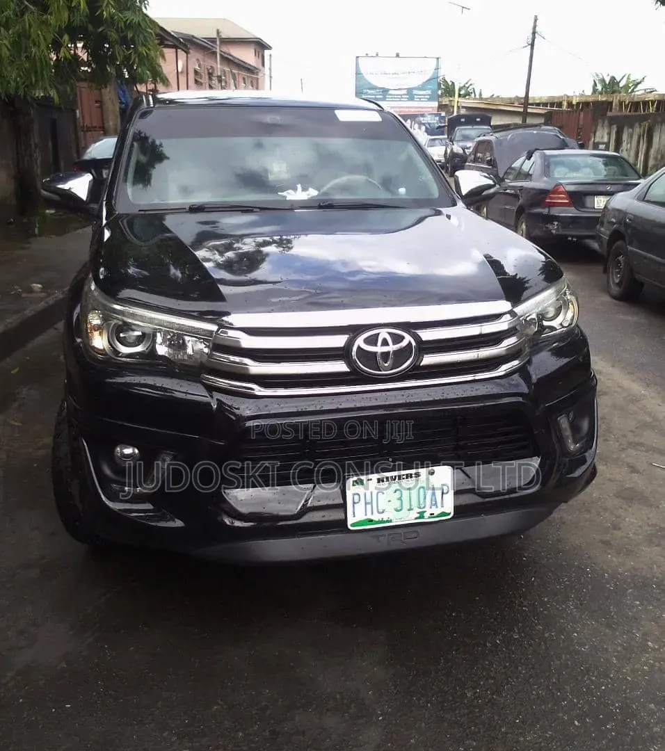 Toyota Hilux 2018 Black