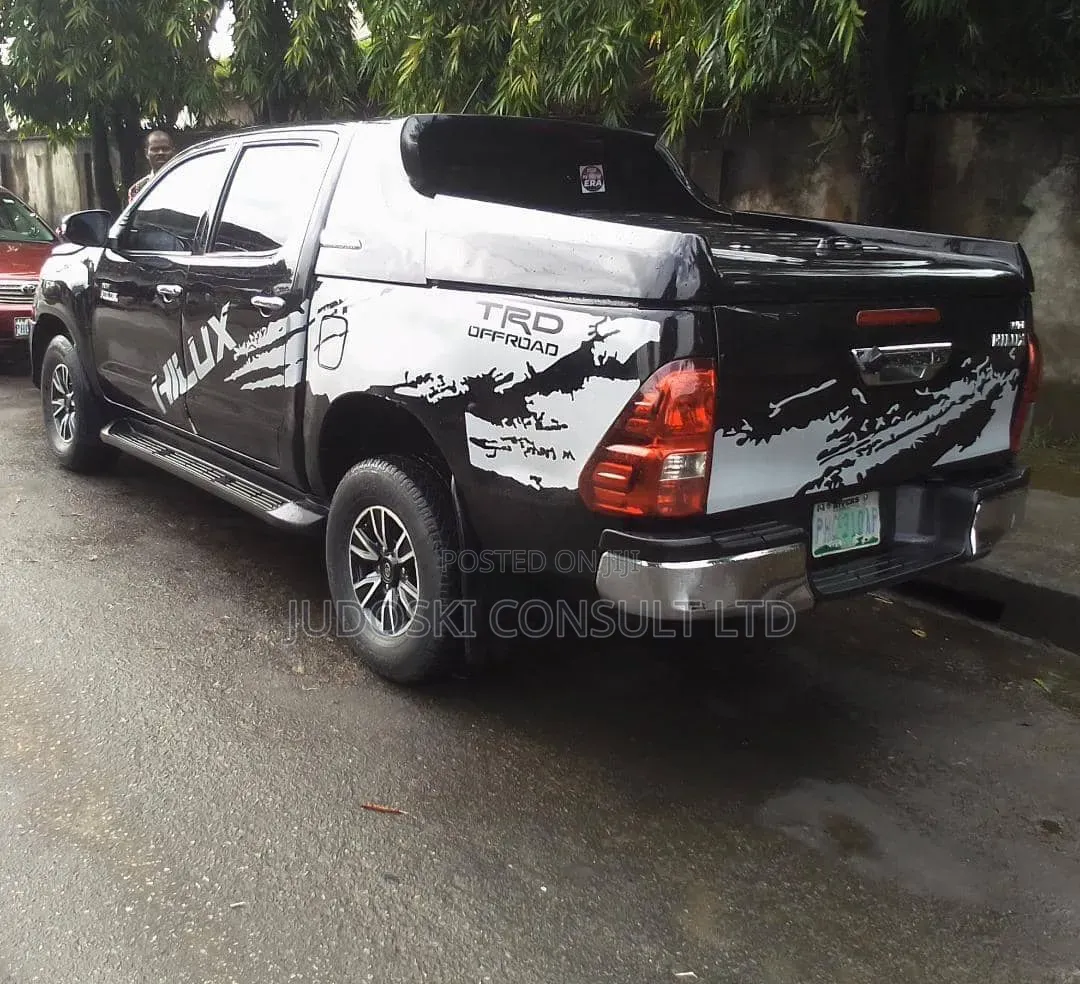 Toyota Hilux 2018 Black