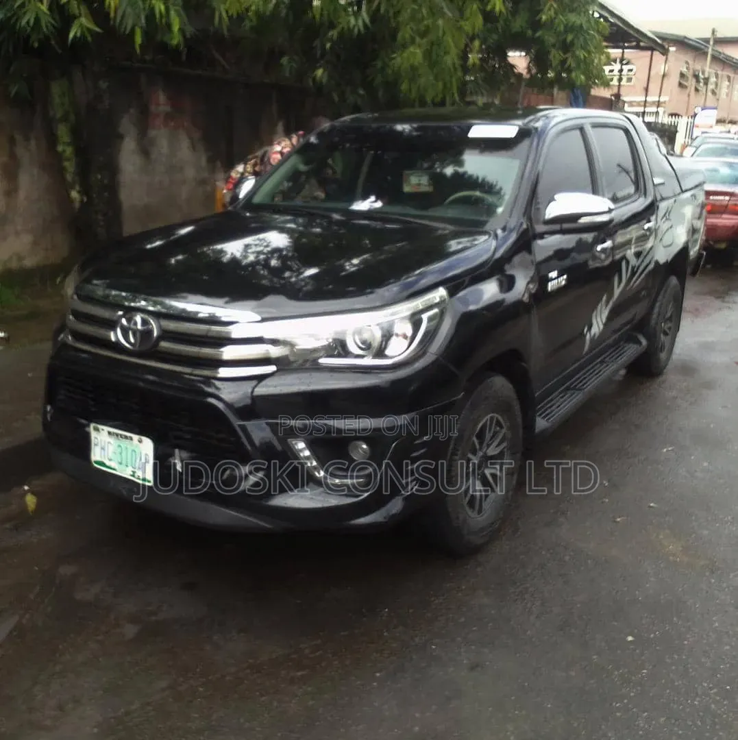 Toyota Hilux 2018 Black