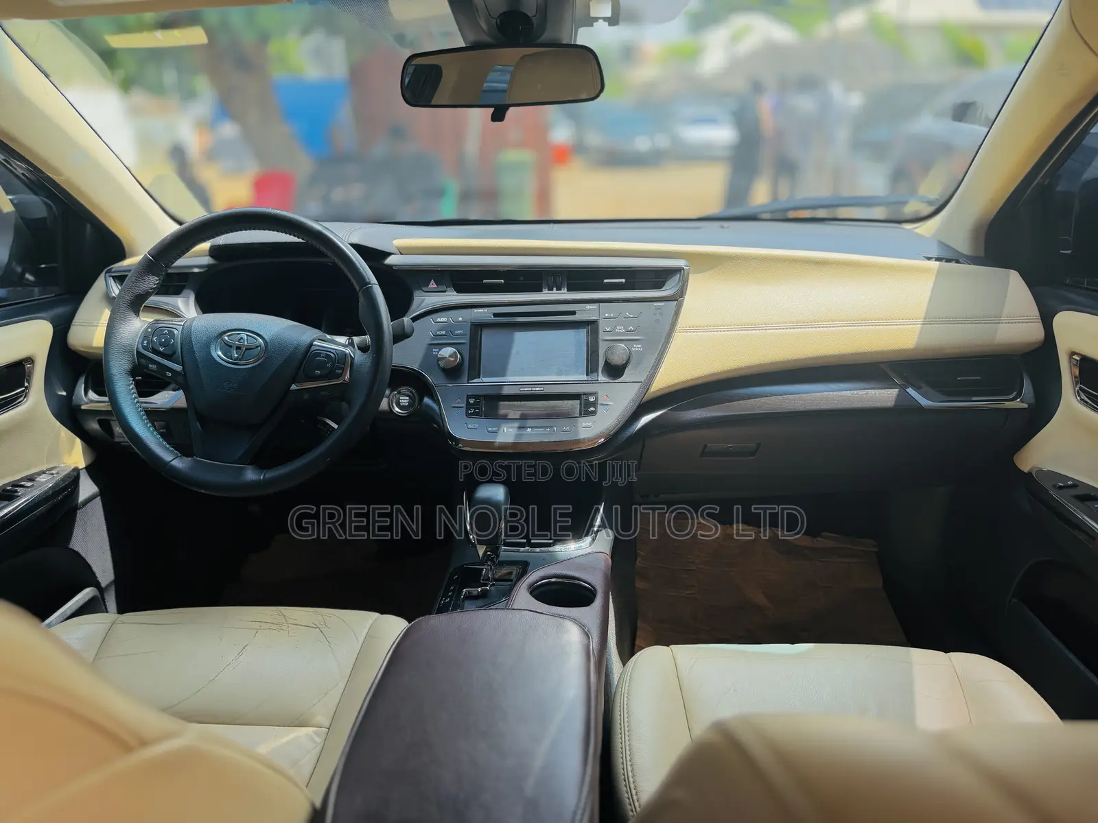 Toyota Avalon XLE Plus Sedan FWD (3.5L 6cyl 6A) 2017 Gold