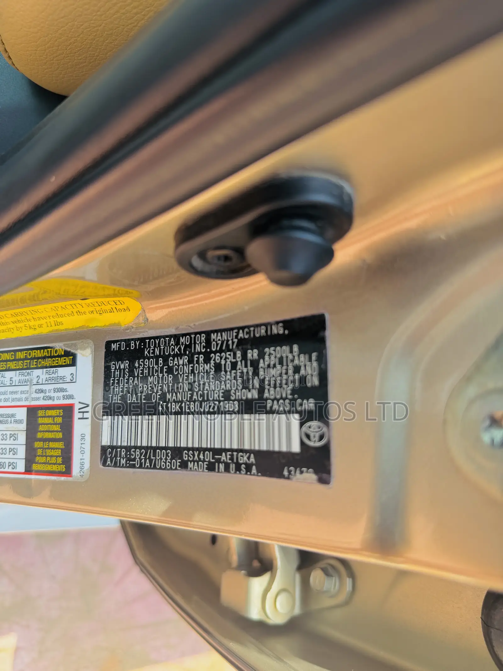 Toyota Avalon XLE Plus Sedan FWD (3.5L 6cyl 6A) 2017 Gold