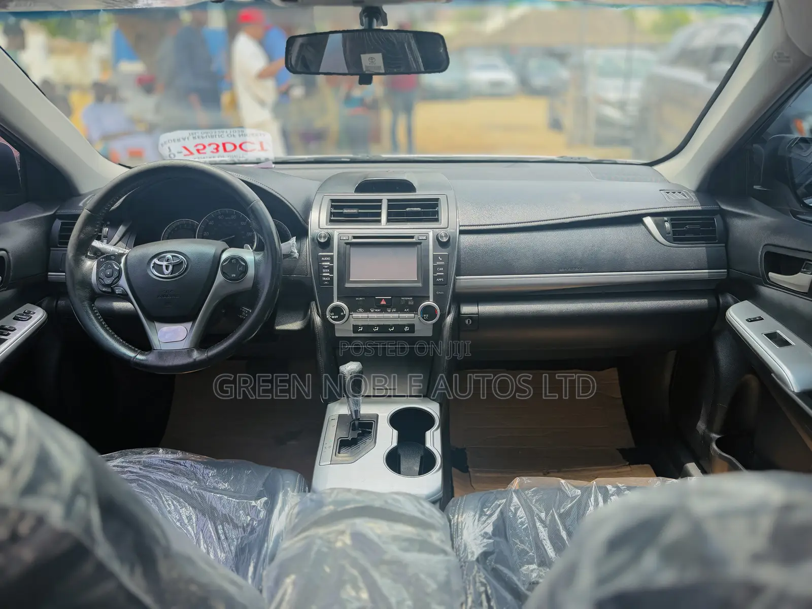 Toyota Camry SE 4dr Sedan (2.5L 4cyl 6A) 2013 White