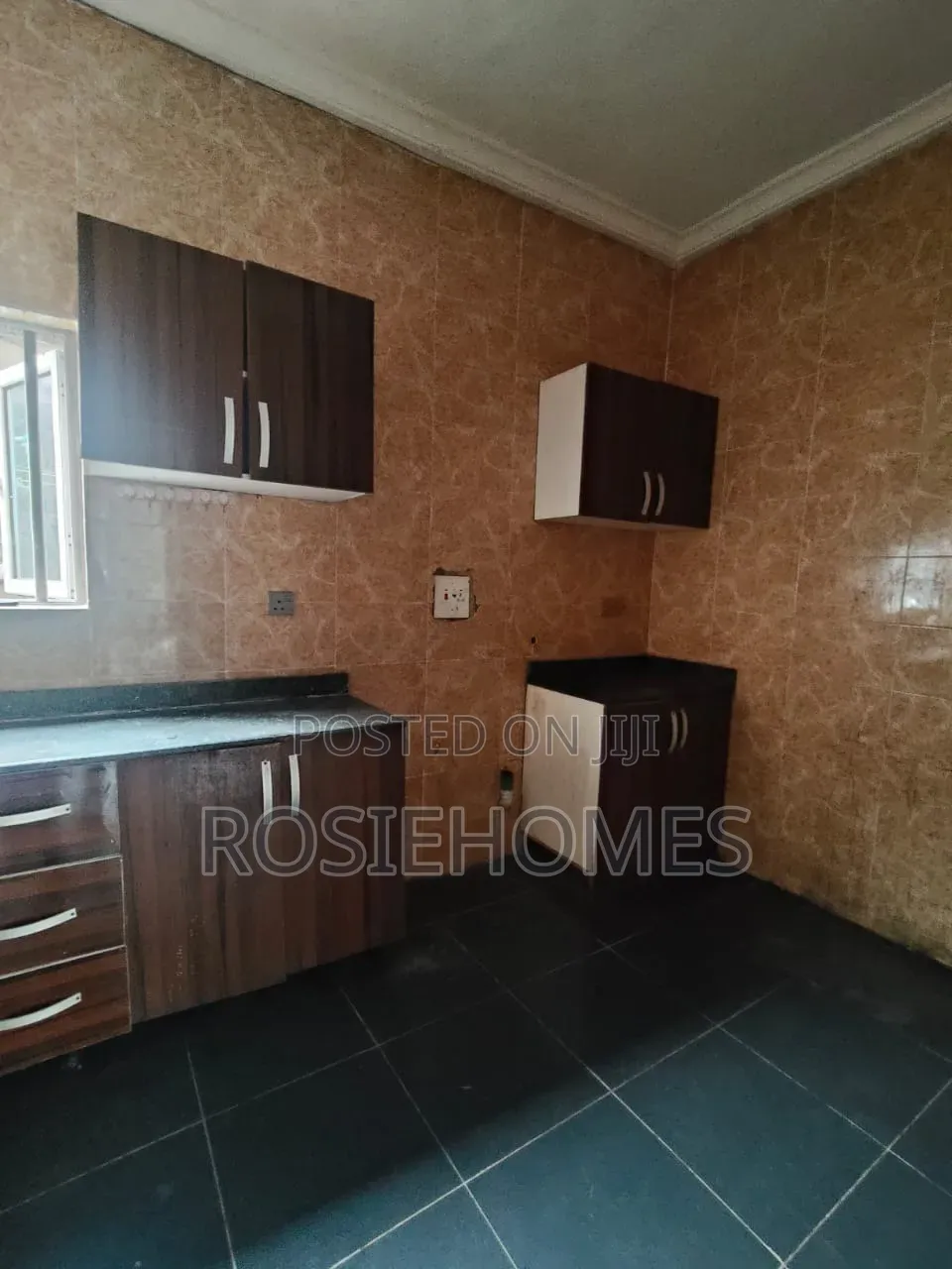 2bdrm Block of Flats in Igbojia Estate, Elemoro for rent