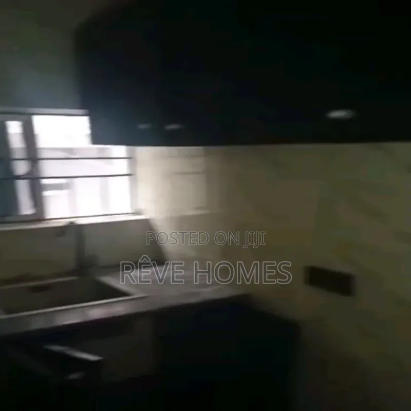 Mini Flat in Adekunle for rent