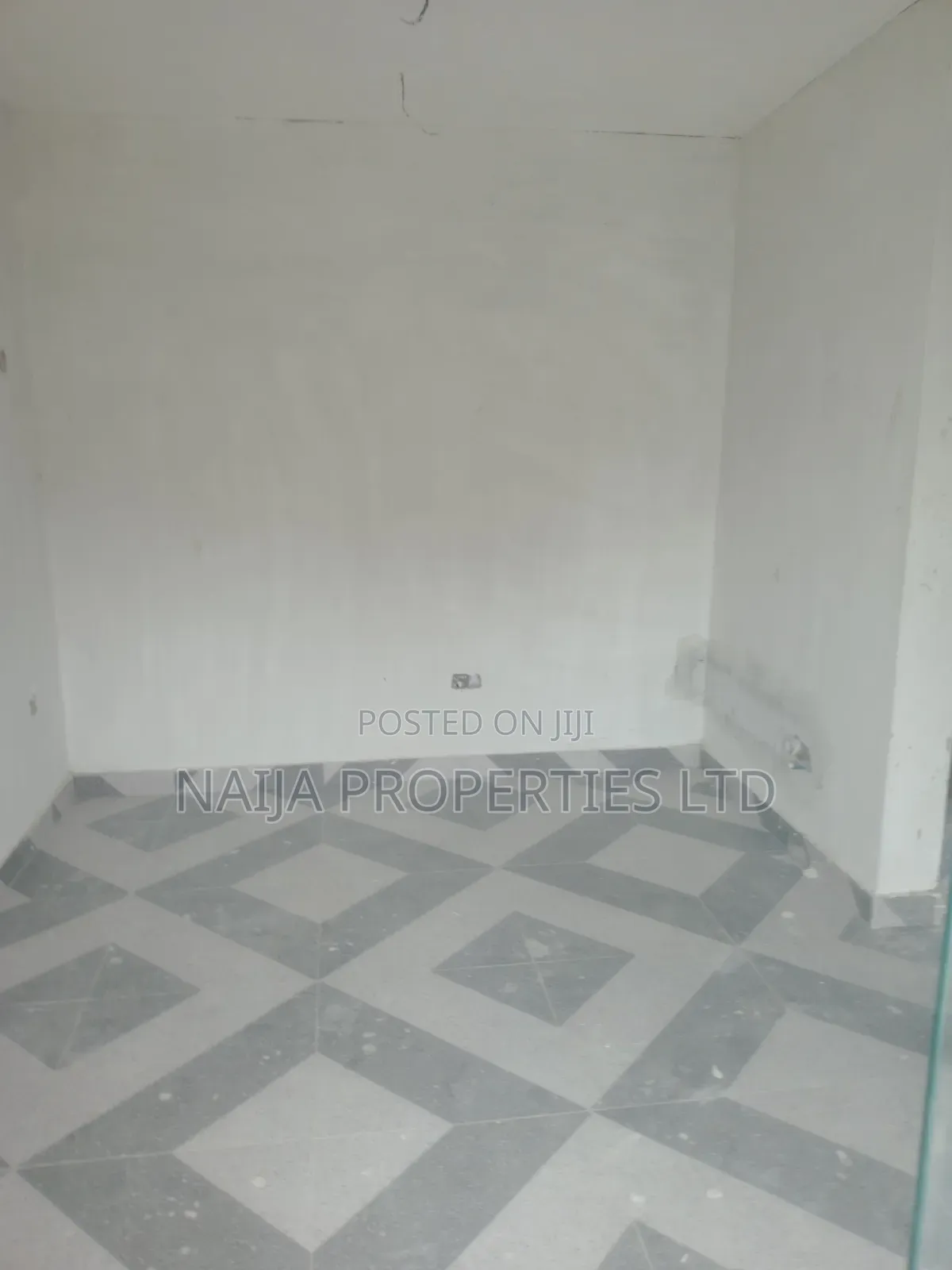 Shop Closed to the Express at MajeK, Sangotedo for Rent