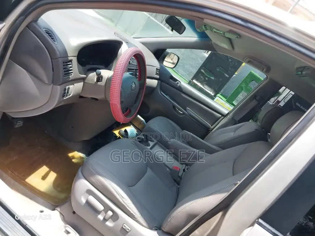 Toyota Sienna 2007 Gold