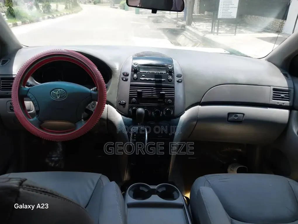 Toyota Sienna 2007 Gold