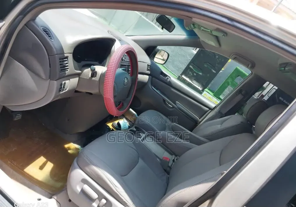 Toyota Sienna 2007 Gold