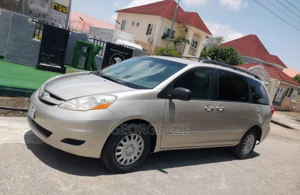 Toyota Sienna 2007 Gold