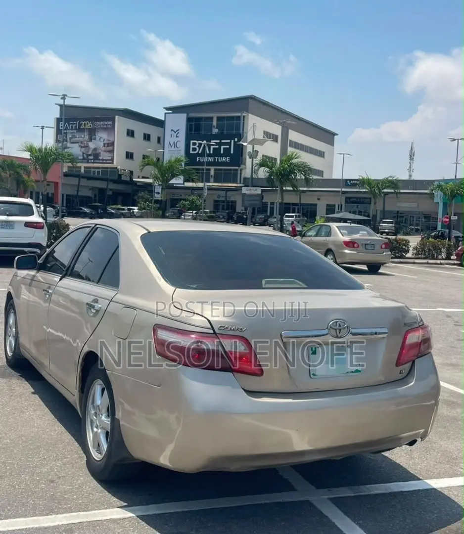 Toyota Camry LE 4dr Sedan (2.4L 4cyl 5A) 2008 Gold
