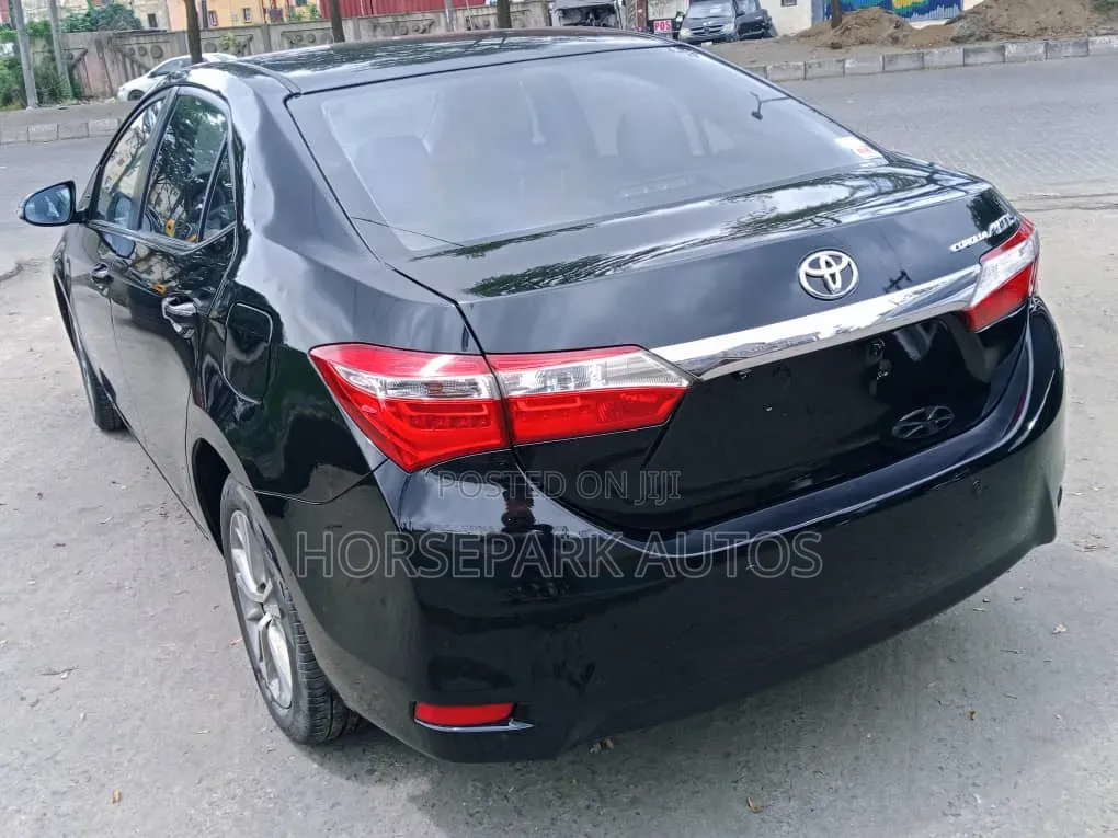 Toyota Corolla 2016 Black