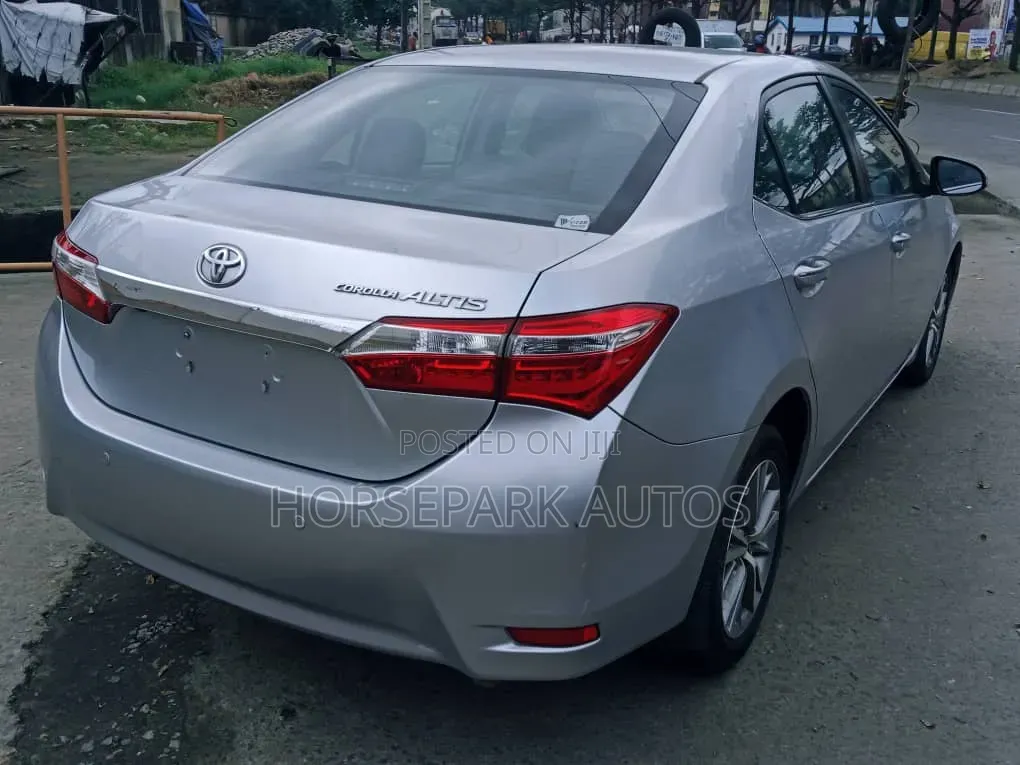 Toyota Corolla 2016 Silver