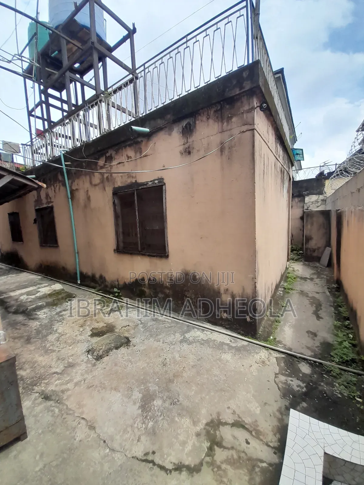 4bdrm Block of Flats in Ilupeju Estate for sale