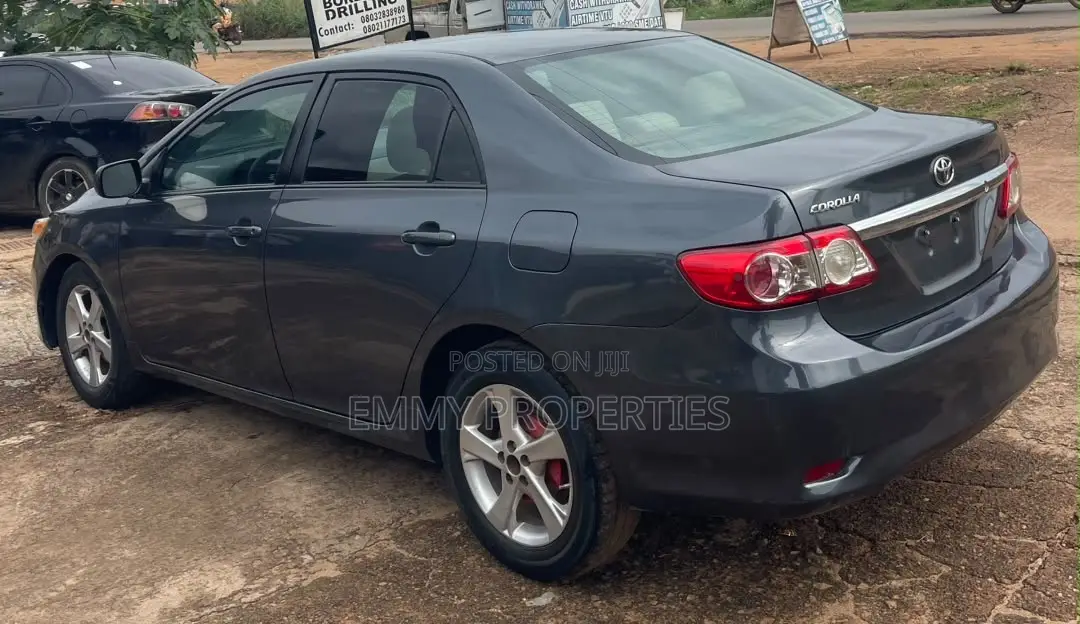 Toyota Corolla LE 4dr Sedan (1.8L 4cyl 4A) 2013 Gray