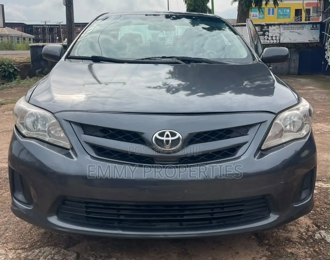 Toyota Corolla LE 4dr Sedan (1.8L 4cyl 4A) 2013 Gray