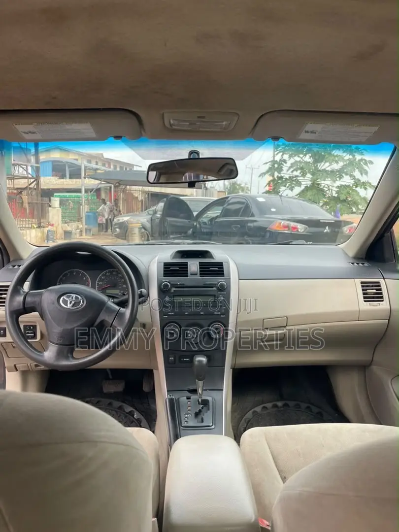 Toyota Corolla LE 4dr Sedan (1.8L 4cyl 4A) 2013 Gray